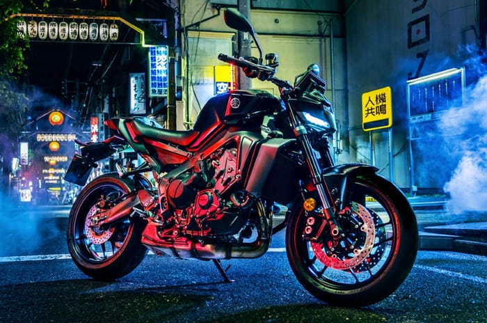 Yamaha MT09 front right static in field